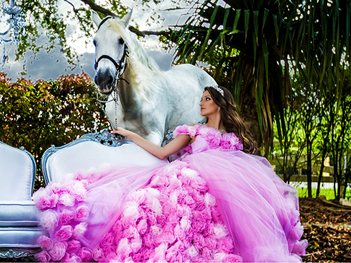 Beautifull Quinceanera in Villa Blanca with a horse