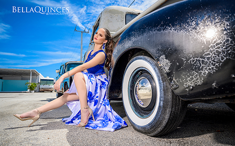 bella-quinces-litle-rivers-old-car-picture