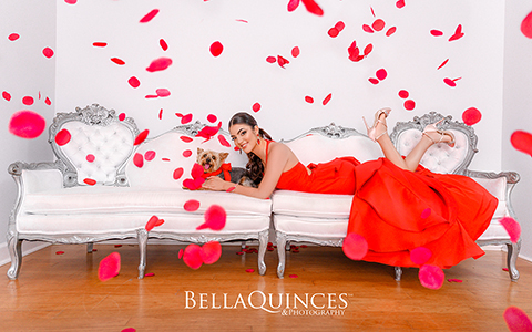 bella-quinces-villa-blanca-petalos